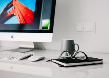 Pracując przed komputerem, zadbaj o kondycję oczu