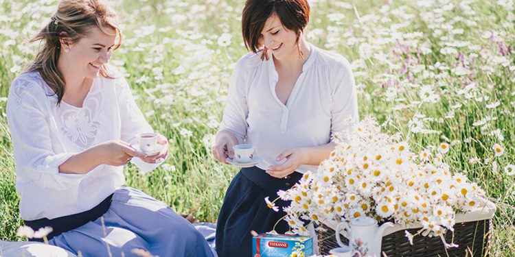 Sprawdzone sposoby na domowe rozjaśnianie włosów