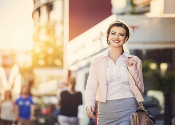 Jak dbać o skórę w każdym wieku? Zabiegi odmładzające dla zabieganych