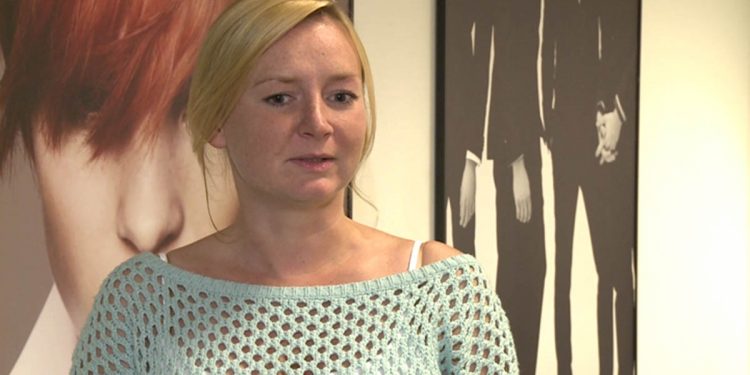 Dezodoranty nie zabezpieczają wystarczająco przed poceniem - bardziej skuteczne są antyperspiranty