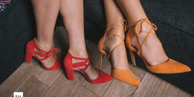 Jakie modele butów na obcasie nosić latem?