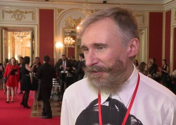 Kultowa marka wegańskich kosmetyków do makijażu Kat Von D od września w Polsce