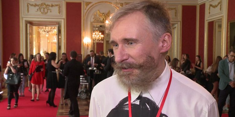 Kultowa marka wegańskich kosmetyków do makijażu Kat Von D od września w Polsce