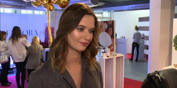 W tegorocznym makijażu bożonarodzeniowym gwiazdy postawią na połysk i naturalność