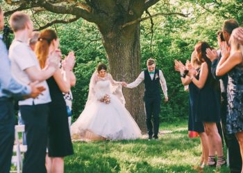 Weselny dress code dla gości - w co się nie ubierać?