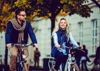 5 zachowań, dzięki którym jesteśmy uznawani za atrakcyjnych