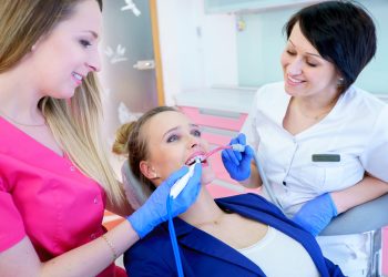 Wakacyjne słońce niezbędne dla zdrowia zębów