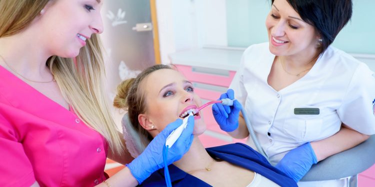 Wakacyjne słońce niezbędne dla zdrowia zębów