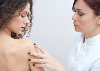 Wypoczywaj bezpiecznie – zadbaj o swoją skórę przed urlopem!