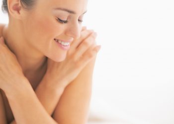 Jak dbać o suchą skórę? Genetyka, tryb życia i środowisko