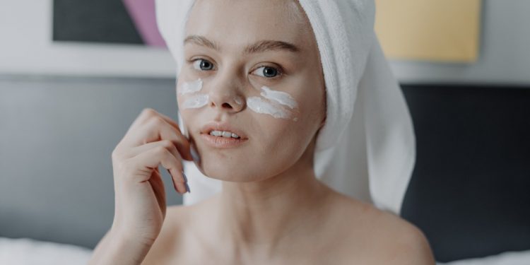 pielegnacja okolic oczu