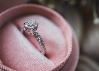 pierscionek zareczynowy