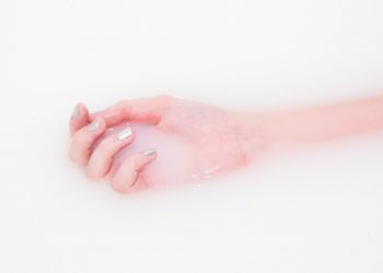 przedluzanie paznokci