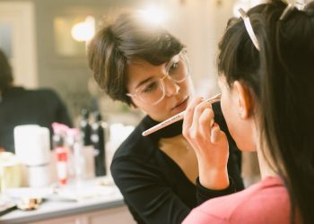 Laminacja brwi — na czym polega?