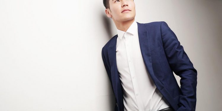 Stylowe dodatki do garniturów – jak ożywić stylizację?