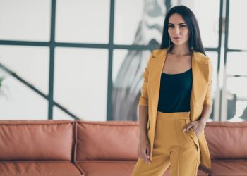 Spodnie z wysokim stanem. Które panie powinny się na nie zdecydować?