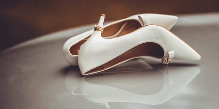 Brokatowe szpilki – do jakich stylizacji będą pasować?